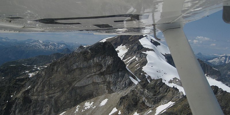 Horizonte 630.jpg - shows an unique Rock-Cliff north of the Blue-River-Valley near Wells Gray Park. I made this Pic on a Firepatrol with my Cessna 182Date:03.08.2010, Pos.not recorded, Camera Canon Ixus