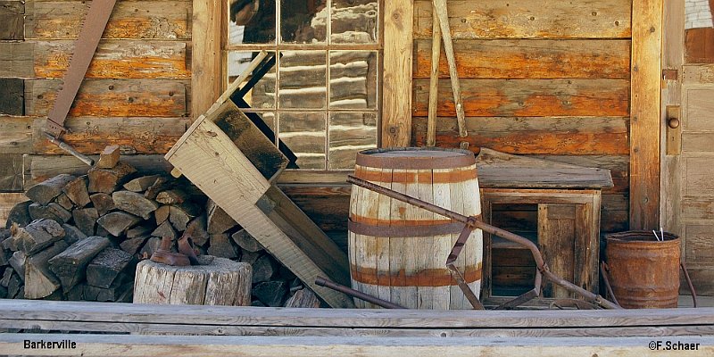 Horizonte 66.jpg - still-life Western Style, photographed in Barkerville, British Columbia, an old Goldrush-town with it's heydays in the 1860, now a living museum with many visitors and daily performances.   click here for Google Maps View   Position: N53°03'58.50" N121°31'00" elevation 1290m/4240ft Camera:Nikon D200 Sigma-zoom