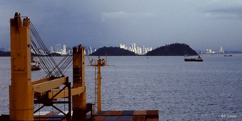 Horizonte 70.jpg - long ago, waiting for a passage through the Panama-Channel I made this pic in viewing distance of Panama City, sailing with a Container-ship from Chile to New York. I've digitalized the old Ektachrome-slide, therefore the quality is a bit below average..    click here for Google Maps View   Position (ship): N08°53'22" W79°31'08" at sealevel Camera: Nikon 601, lens not recorded, on Ektachrome 100