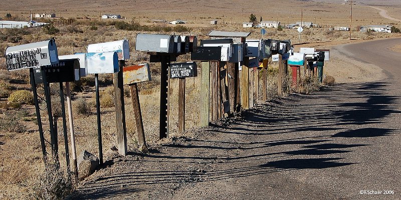 Horizonte 98.jpg - driving eastward on the legendary old Route 66 I was impressed about this cluster of mailboxes just outside of Kingman, Arizona. What a difference to our uniformed world...   click here for Google Maps View   Position: N35°25'05" W113°48'41", elev.1100m/3620ft Camera: Nikon D50 w.Zoom 18-55mm, date: 07/12/2006, 15:05