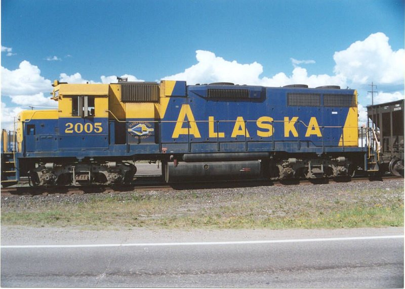 ARR2005_1.jpg - gp38u #2005, still in service in 2013