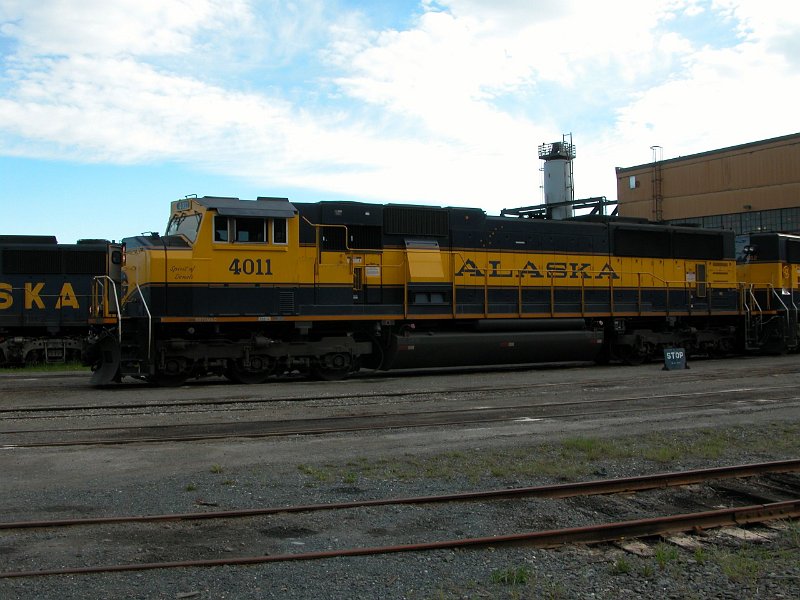ARR4011_2.jpg - sd70mac #4011, still in service in 2013