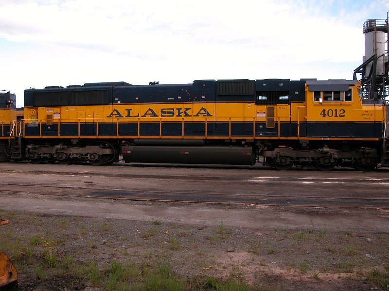 ARR4012_4.jpg - sd70mac #4012, still in service in 2013