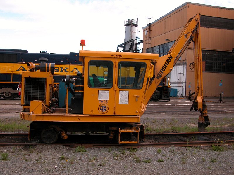 ARR_CRANE_2.jpg - tie crane
