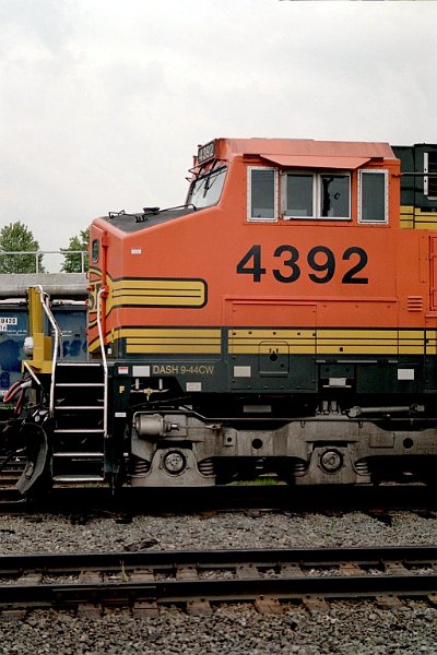 BNSF4392_2.jpg