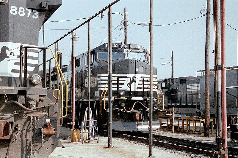 NS8873_1.jpg