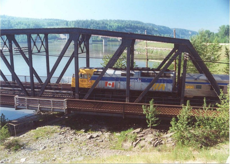 VIA6445_2.jpg